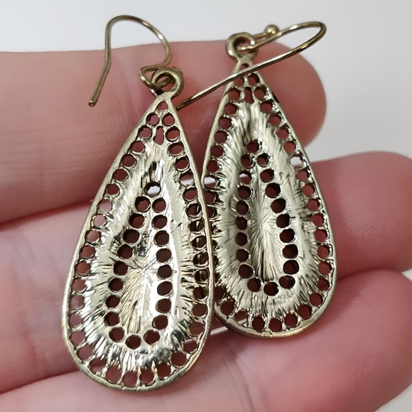 💎 2/$15 INC Pave Crystal Antiqued Gold tone  Filigree Tear Drop Dangle Earrings - Picture 5 of 6